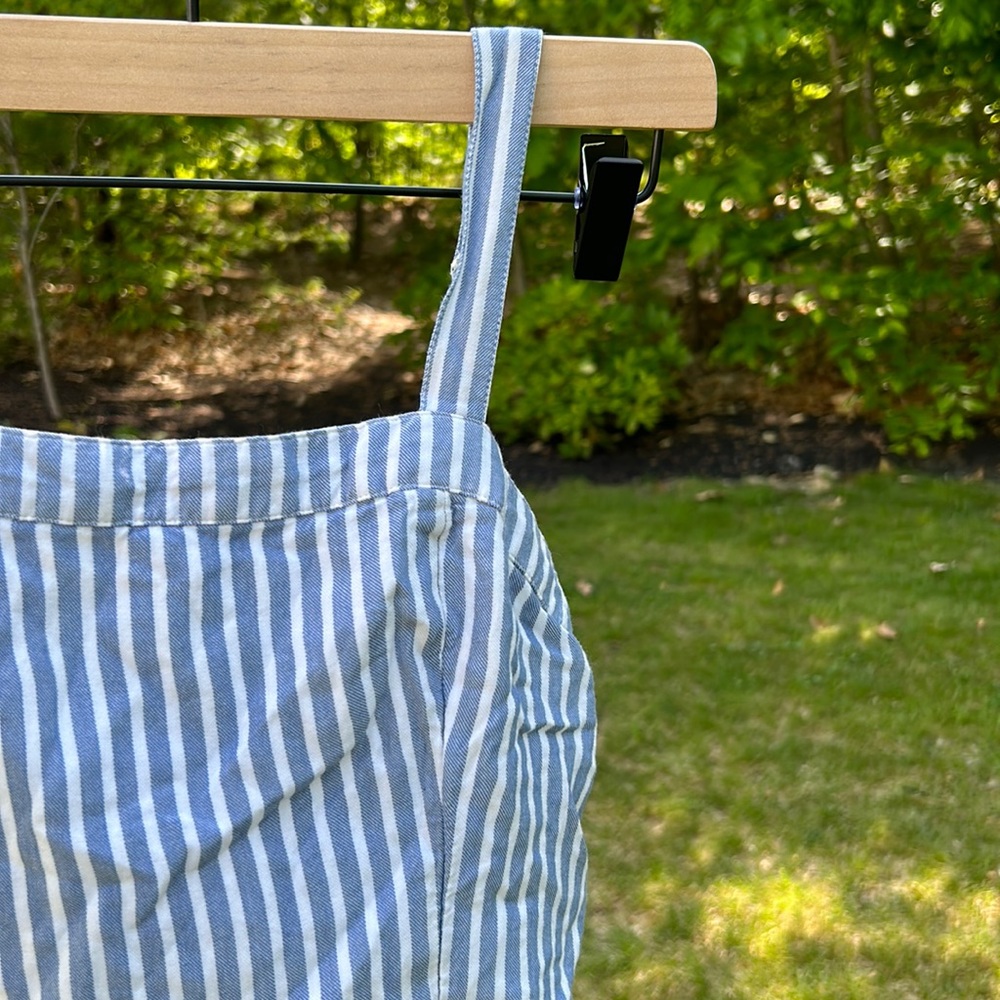 Hollister Tank Top- adjustable straps